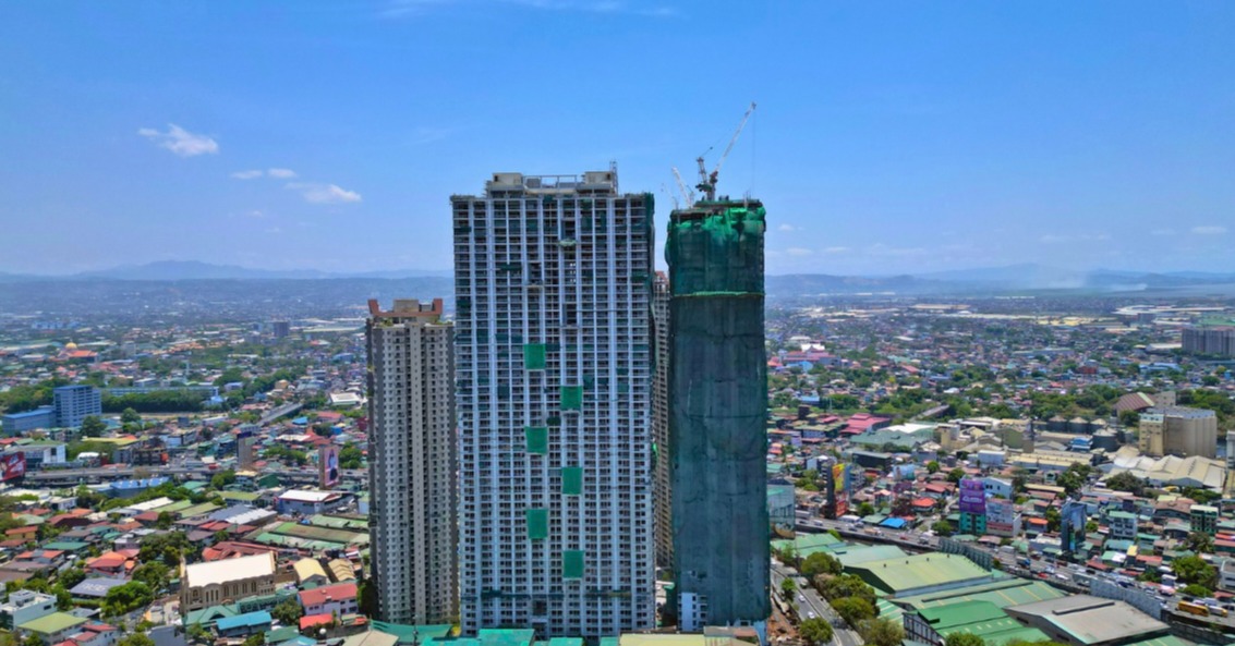 DMCI Homes celebrates topping off Allegra Garden Place's Soraya Building