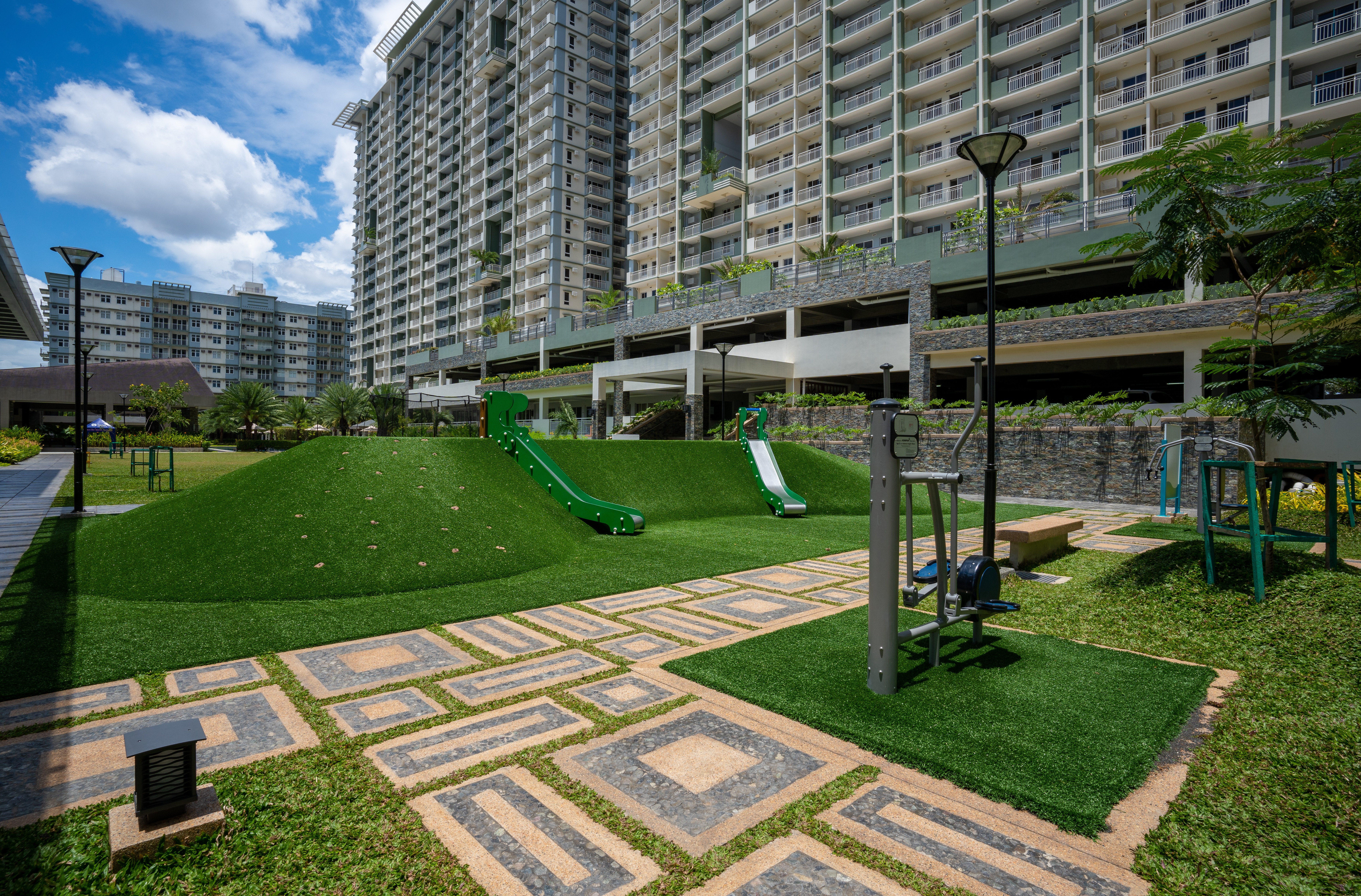 park-and-green-landscape-inside-the-residences